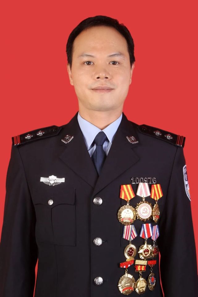 杨家荣:从错综复杂的线索中寻觅真相的踪迹_腾讯新闻