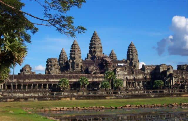 柬埔寨国家总统我国收留他5年并帮助他复国他是怎样回报的