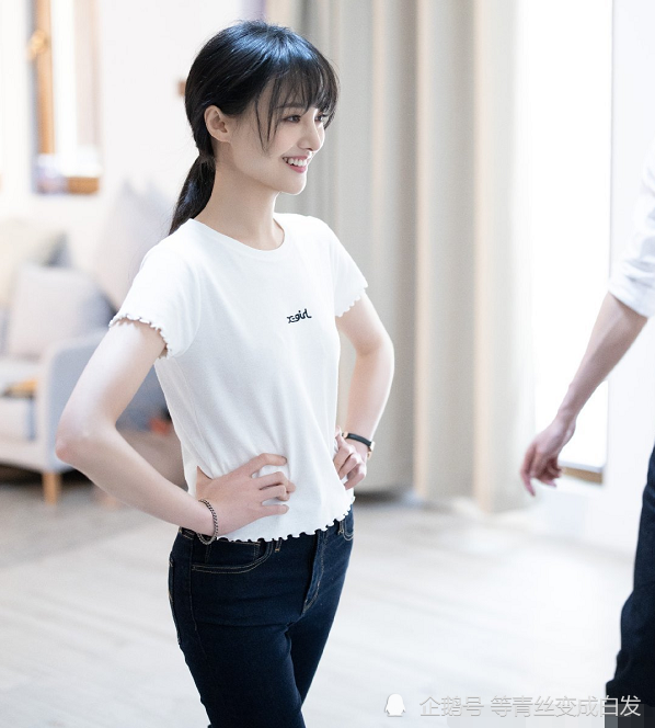 郑爽这把火烧到张国立身上发文记录生活都被骂拿着高薪别卖惨