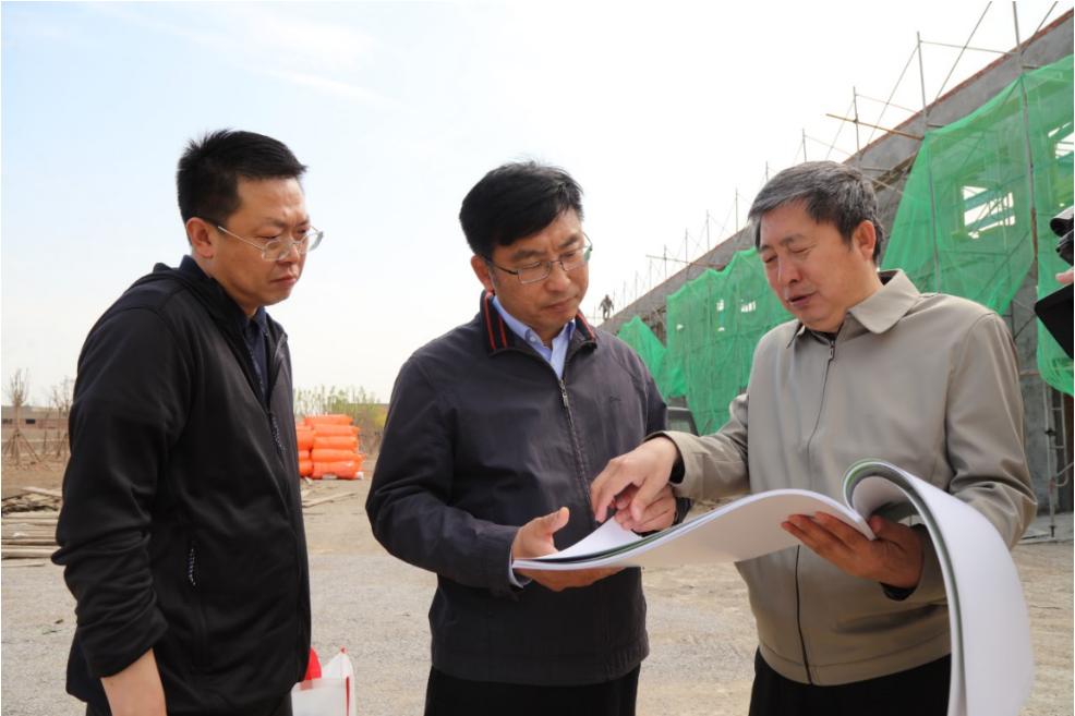 白凤祥首先来到西青区王稳庄镇稻香农谷,详细了解疫情防控和景区安全