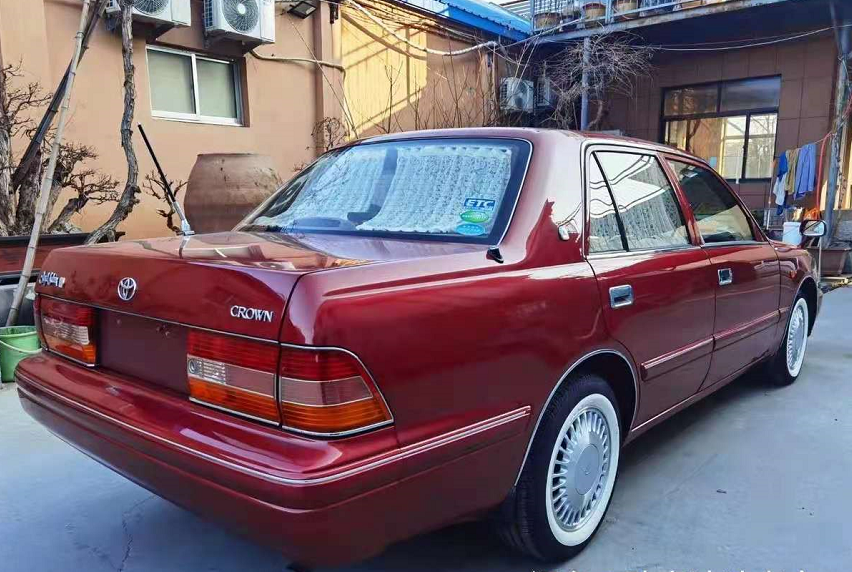 03年花68万买的皇冠155 红鹦鹉千玺版 开了36万公里还不放手 腾讯新闻