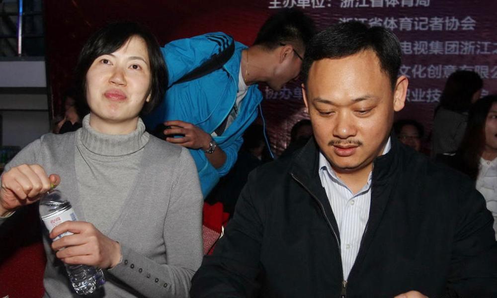 曾经都是举重冠军占旭刚娶空姐当院长他却靠保安谋生32岁逝世