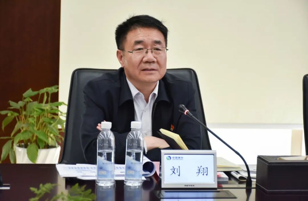 刘翔先生的简历:刘翔先生,1968 年出生,中国国籍,无境外居留权,现任