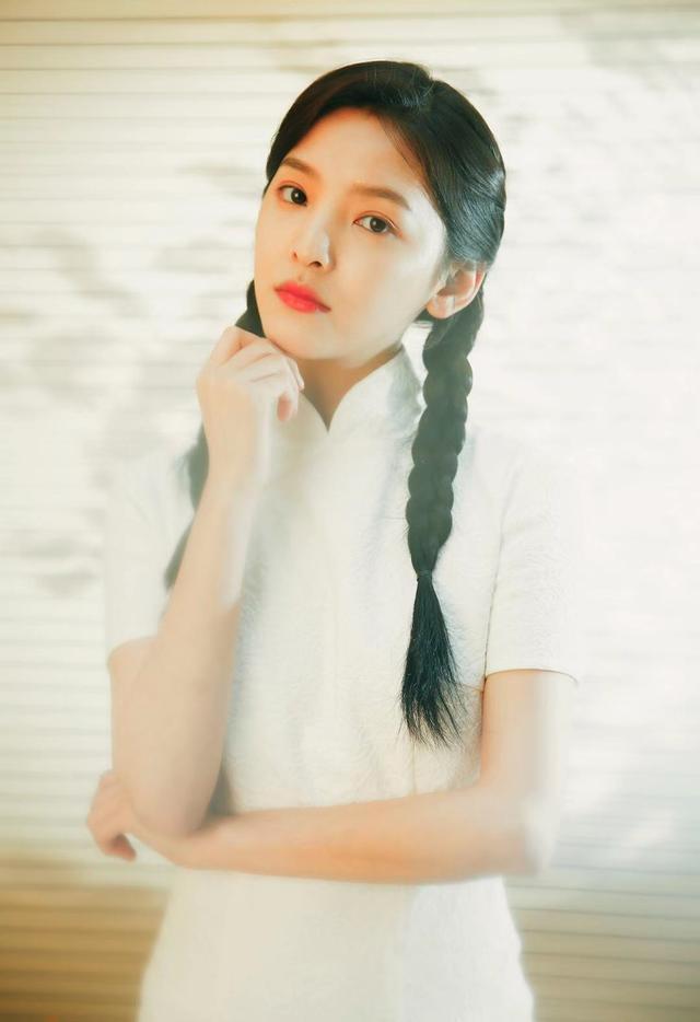 章若楠终于火了,穿旗袍扎麻花辫扮"民国初恋",尽显东方古典美