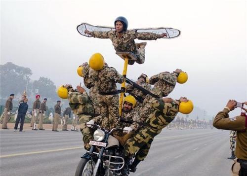 应对新冠危机,关键是阿三部队不是只会开摩托车吗?