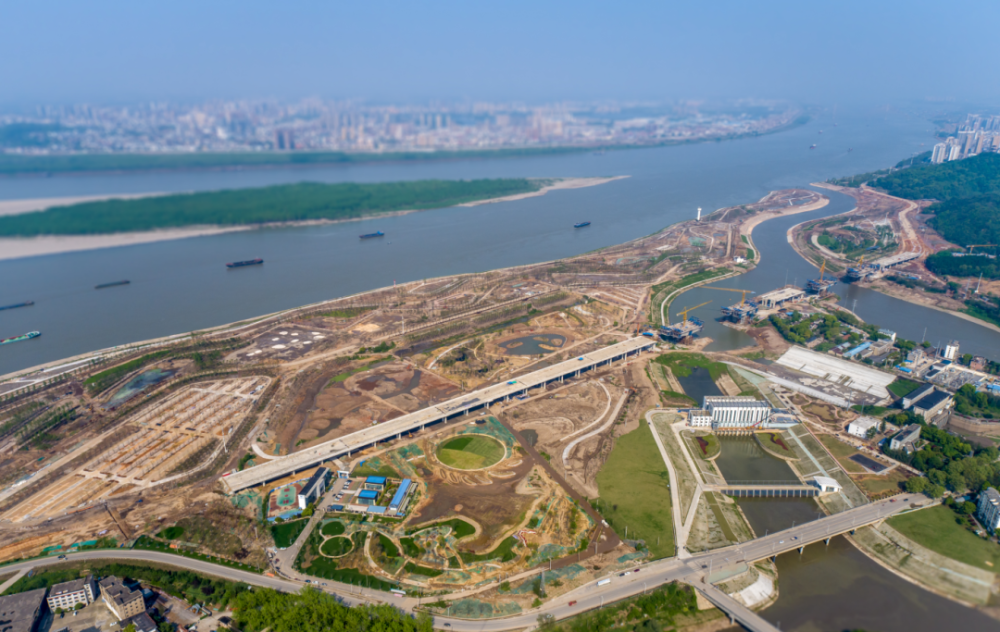 五一期间,鄂州樊口公园项目四百余名一线人员坚守在施工岗位上,为完成