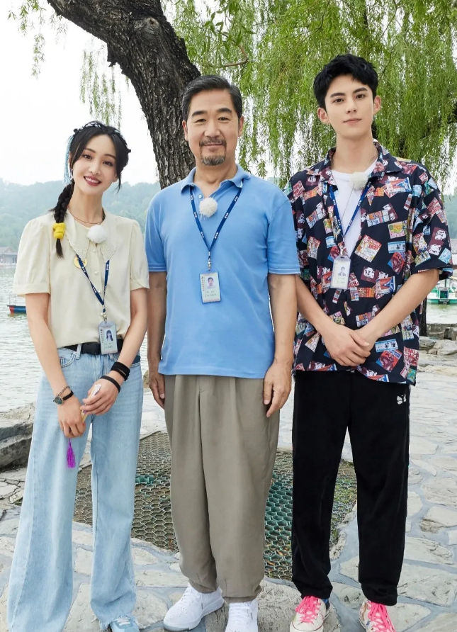 张国立放低姿态反招骂网友猜测顶替郑爽事件