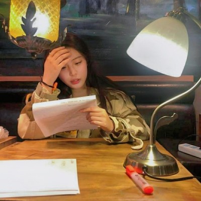 "可以偷偷写在课桌上的文案"