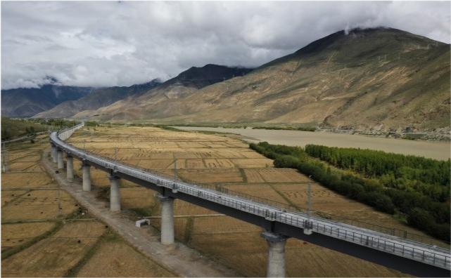 川藏铁路理塘段图片
