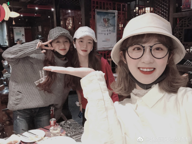 和吴宣仪,戚砚笛,陈意涵并称101四大富婆之一的赵尧珂,她毕业于美国