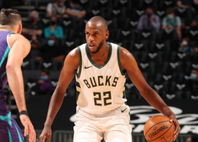 兑现价值雄鹿轻松击败黄蜂塔克或成制约篮网利器成中坚力量