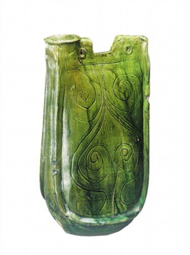 墓出土褐釉鸡冠壶大营子驸马墓出土白釉鸡冠壶□文/本报记者  院秀琴