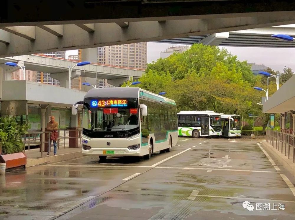 上海这条公交线曾是圆形的,还是双层车!运营73年发生了多次调整