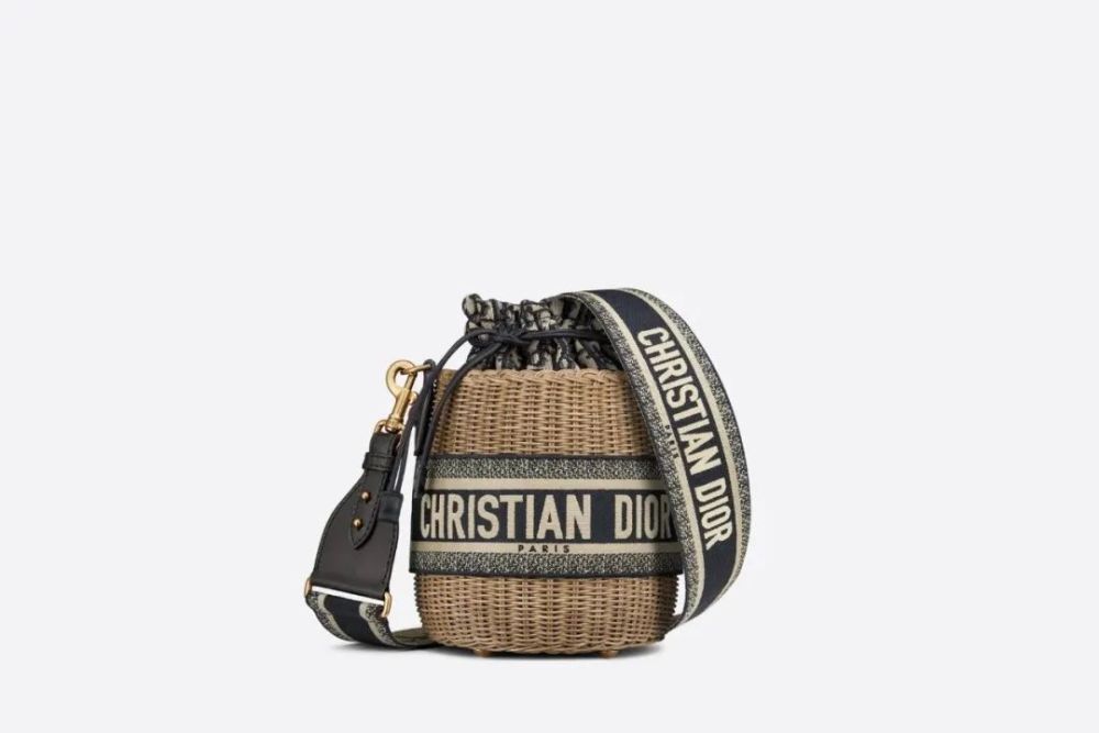 五一出游需要一款diorwicker藤编包