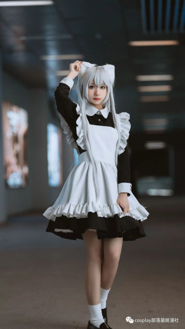 cos漫展返图白毛猫猫女仆cos正片猫幽怨