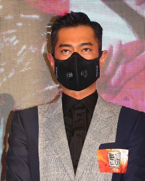 古天乐自曝有九百度近视,重提眼球受伤,需再做手术解决隐患_腾讯新闻