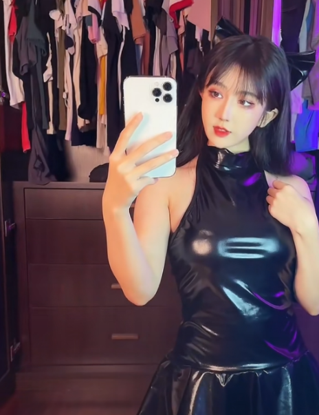 呆妹儿新视频出现小肚子,却自曝靠吸肚子支撑,难怪人气越来越低_腾讯