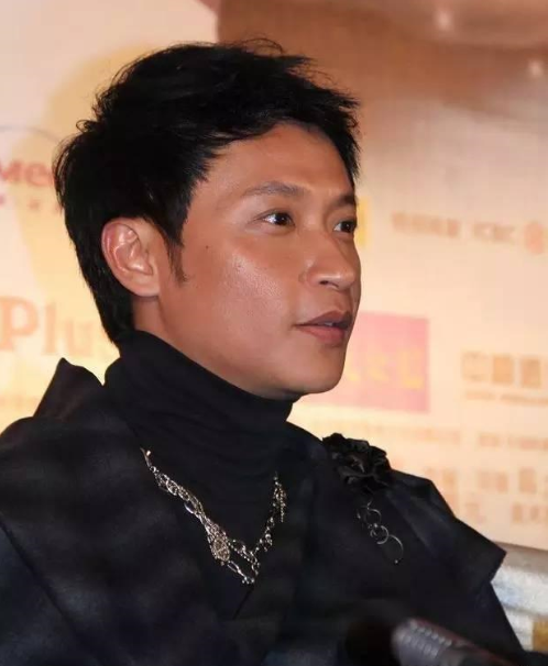 被烧伤的4位明星第二位可惜最后一位很伟大看完都心痛了