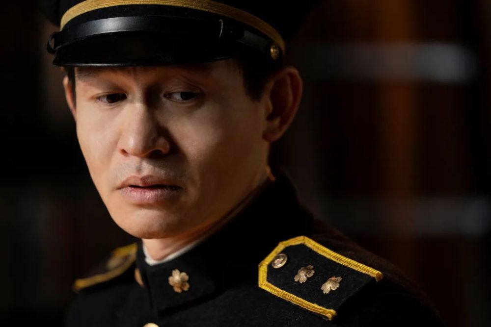 承包《悬崖之上》笑点的"老金",是"反派专业户",也是"b站老用户"_腾讯