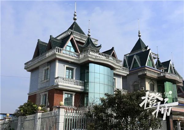 2000年左右第七代:联建房,2010年前后张祥荣说,这种房子现在在萧山