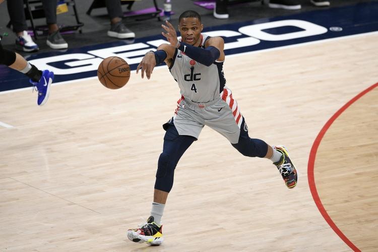 维斯布鲁克 NBA历史独一人！14＋21＋24！威少携手比尔冲击季后赛！
