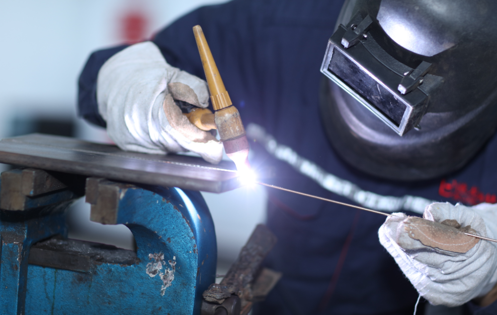 焊花下的工匠精神