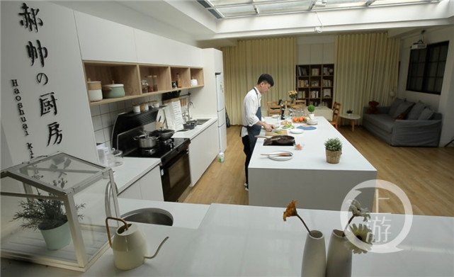 闲暇时,郝帅也会看看和美食相关的书和电影.