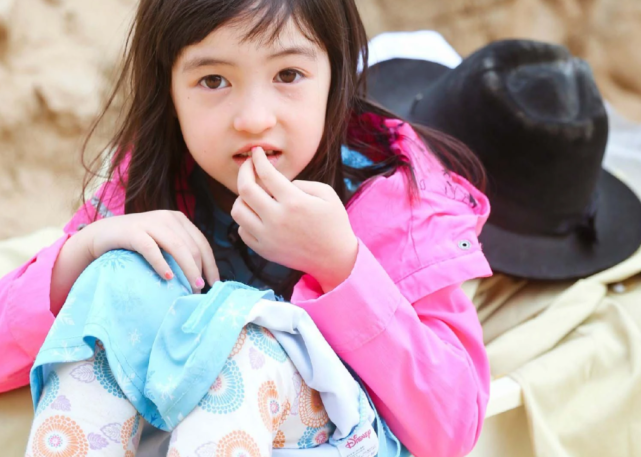 12岁夏天近照被疯传曾经的甜美小公主如今却成大众脸