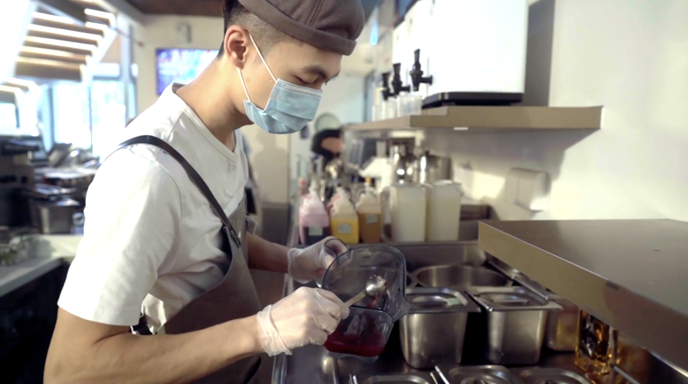 谁在给你做喜茶