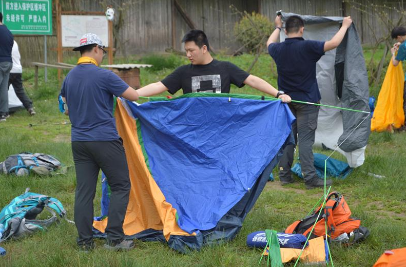 為何野外露營時沒有男女關係卻能隨意混帳女驢友道出實情