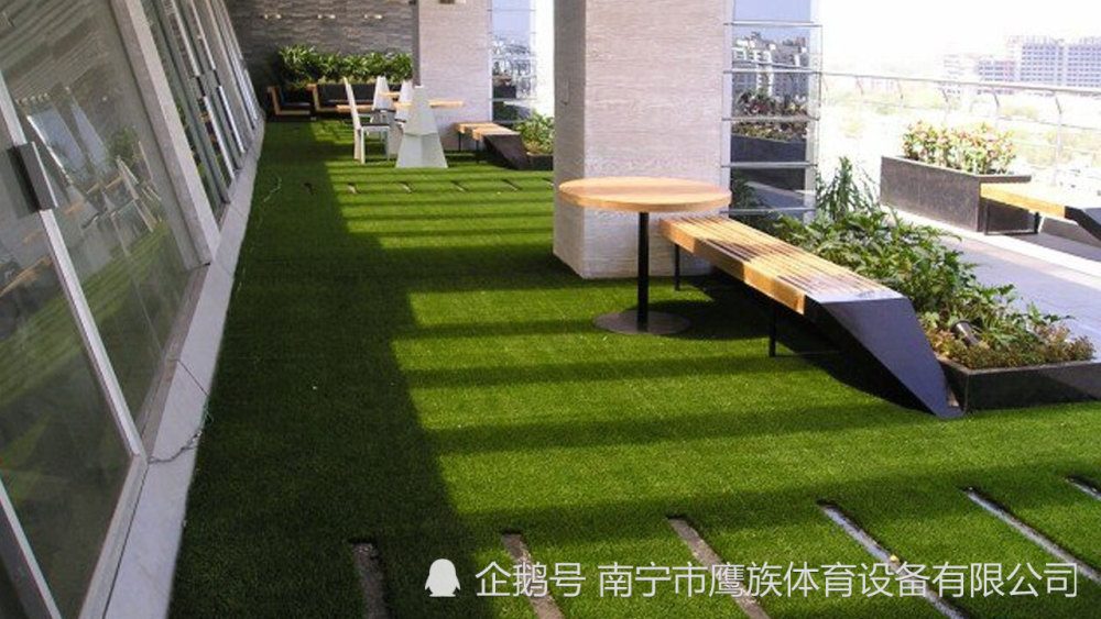 人造草坪铺在阳台上原来那么好看