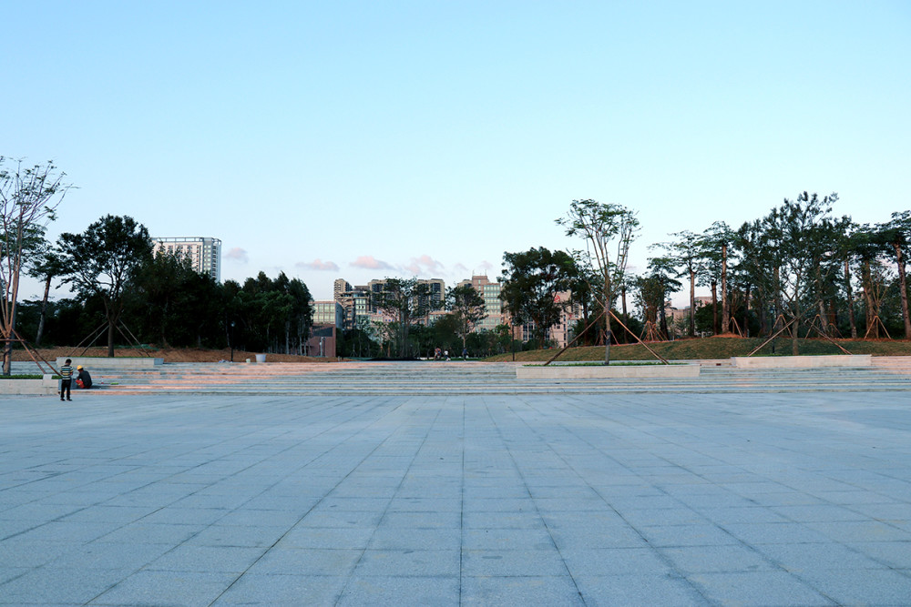 心圩江公园正在重建建设,重塑生态公园,截至到2021年5月4日,有部分