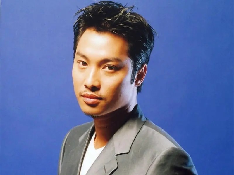 恭喜!谭耀文14岁儿子获年级第二,穿西装很帅气,被赞虎父无犬子