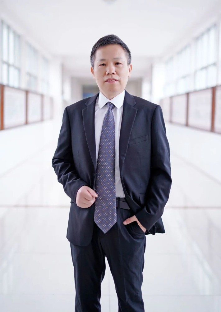 青春宣言:更好的青春是成为更好的自己! 丁建国 从医35年