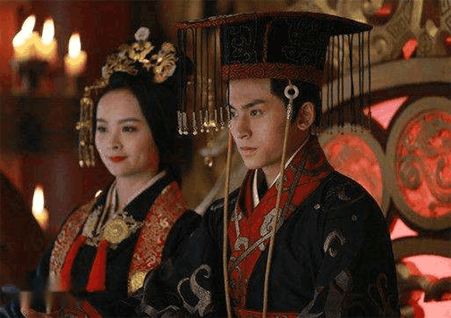 出生100天继承皇位在位220天不满1岁就驾崩的短命皇帝