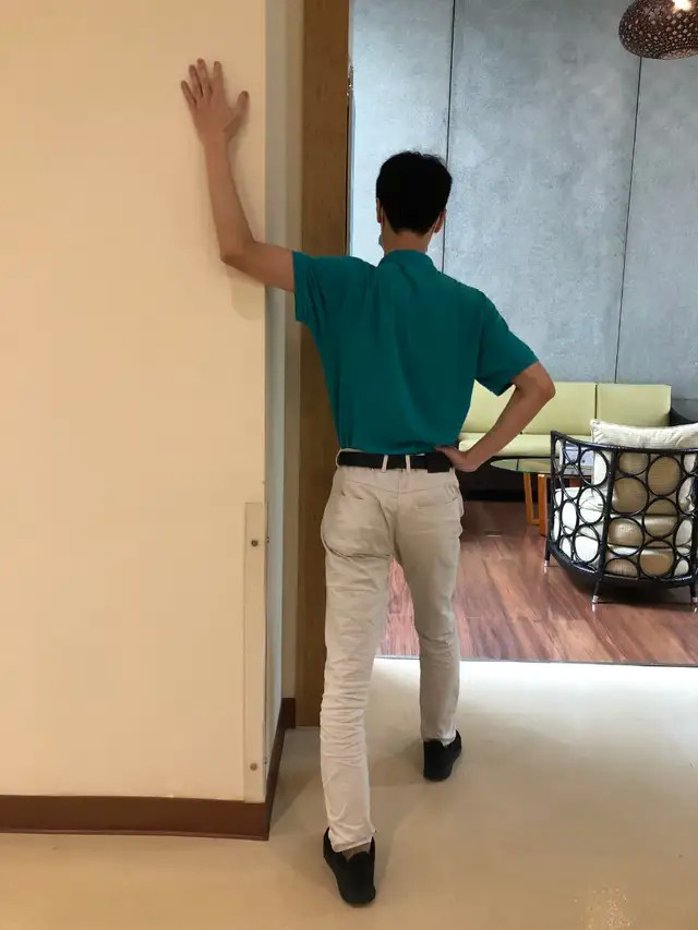 成年人的驼背还有救吗