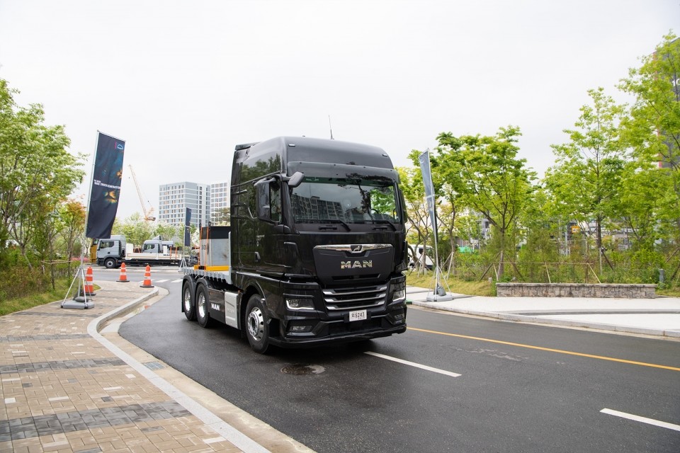 曼卡车mantruck是韩国第一个推出三款新tg系列的卡车