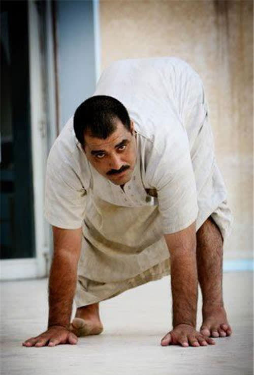 土耳其"爬行人"现身,四肢爬行走路,专家:这不是一个好信号_腾讯新闻