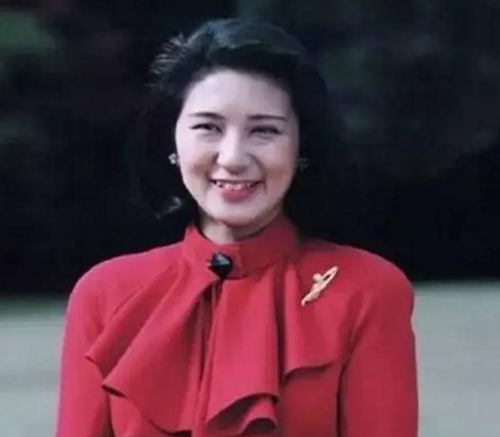 她被称为最美外交官,是哈佛大学学霸,嫁入皇室后却成生子工具