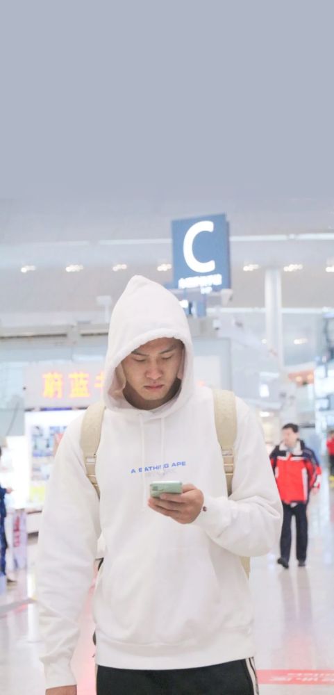 壁纸说:赵睿,广东男篮新领袖 - 赵睿多个照片拼一起潮流壁纸 - 实验室