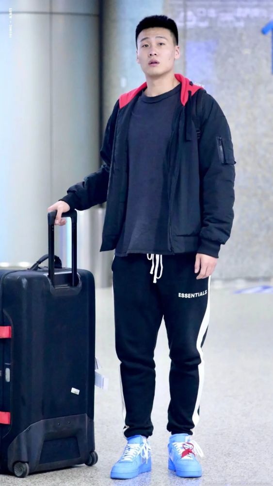 壁纸说:赵睿,广东男篮新领袖 - 赵睿多个照片拼一起潮流壁纸 - 实验室