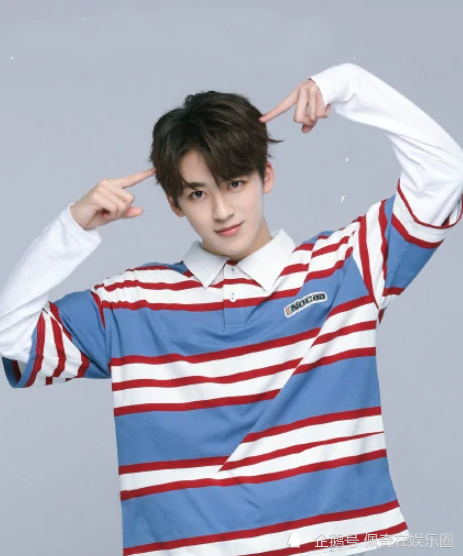 一代新将换老将,r1se团队的结束,也是into1的开始,这次的演唱会也像是