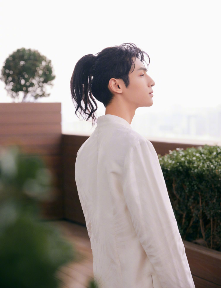 五四晚会爆火!龚俊罗云熙撞型好尴尬,热巴美成初恋赢过关晓彤杨紫