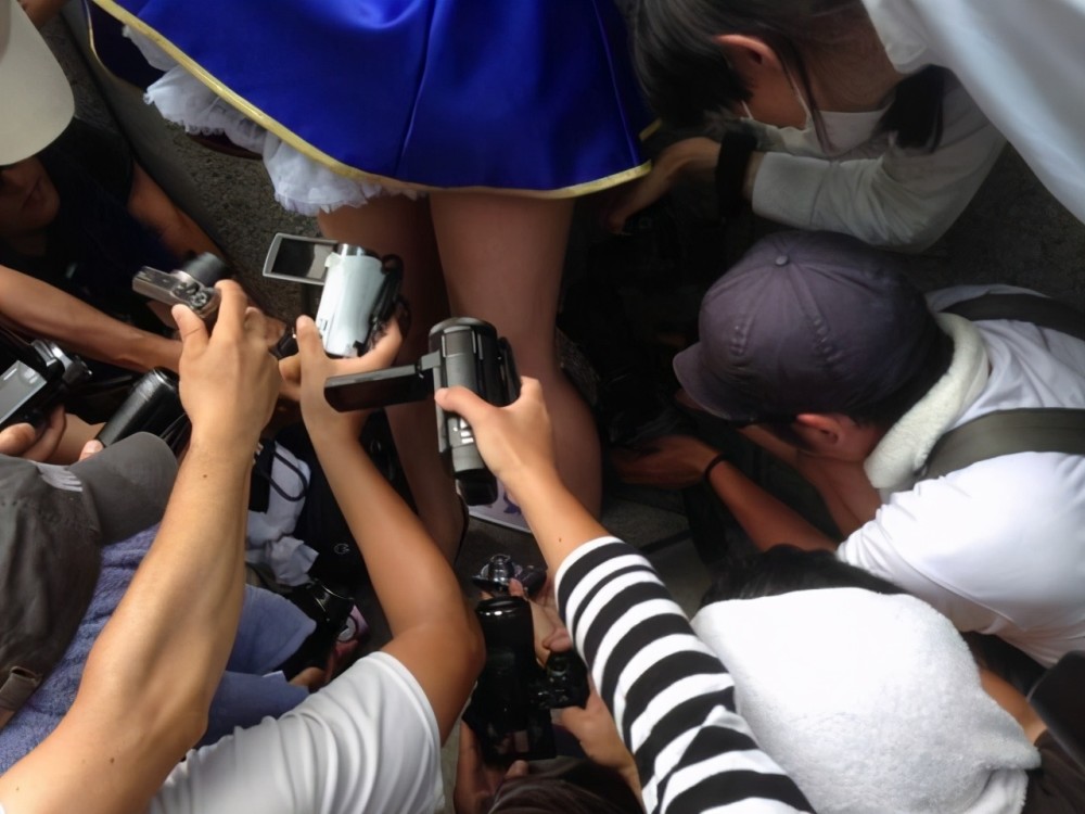 日本漫展上的奇葩行为漫画家都画漫画嘲讽coser们小心