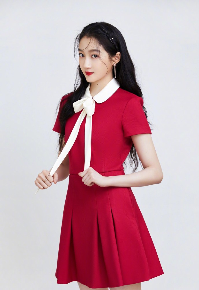 现在众多女明星的五四晚会造型已公布,来看看众小花的舞台造型大比拼