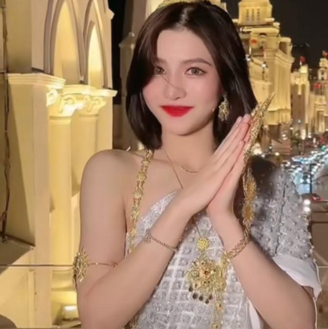 万小七热度已超越郝一点连娱乐圈的小明星都来蹭她的热度