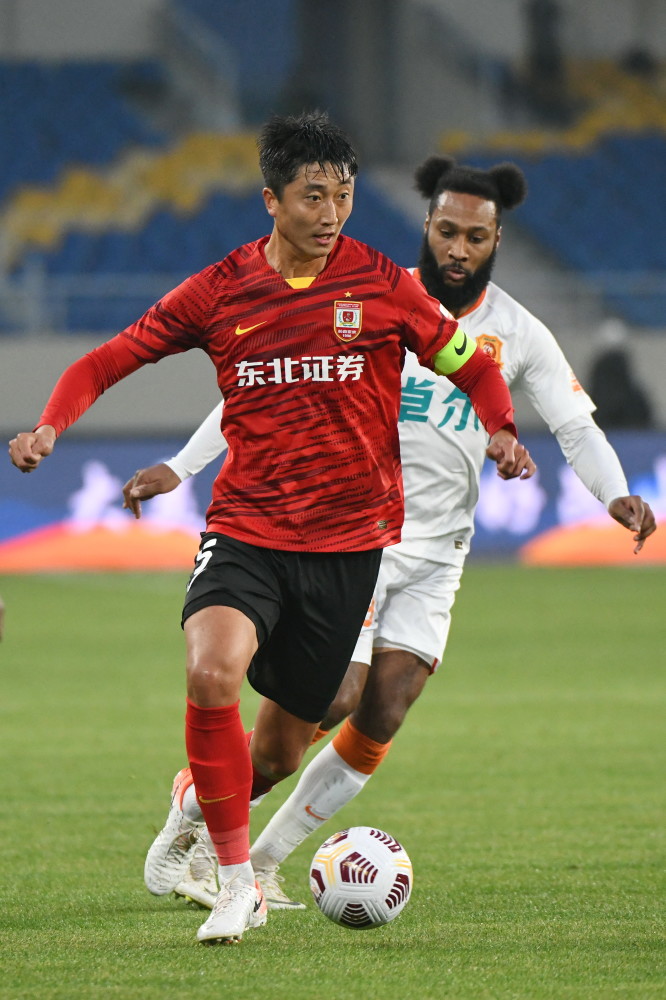 体育足球中超长春亚泰对阵武汉2