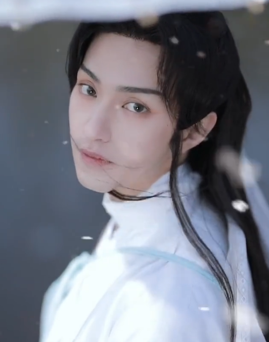 有种整容叫楚淇有头发大叔变男神请把假发焊在他头上