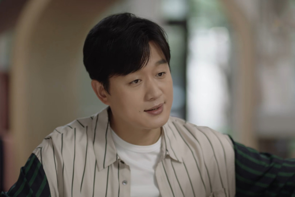 夏君山是大学教授,工作稳定,性格恬淡,有着极好的脾气,事业有成还顾家