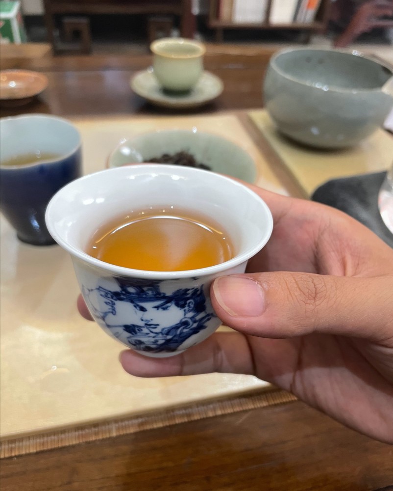 网友喝茶喝出无敌的感觉仔细一看原来是jojo哒